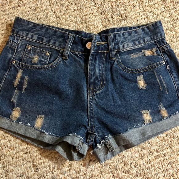 Cute jeans shorts in size 28 - Picture 1 of 2